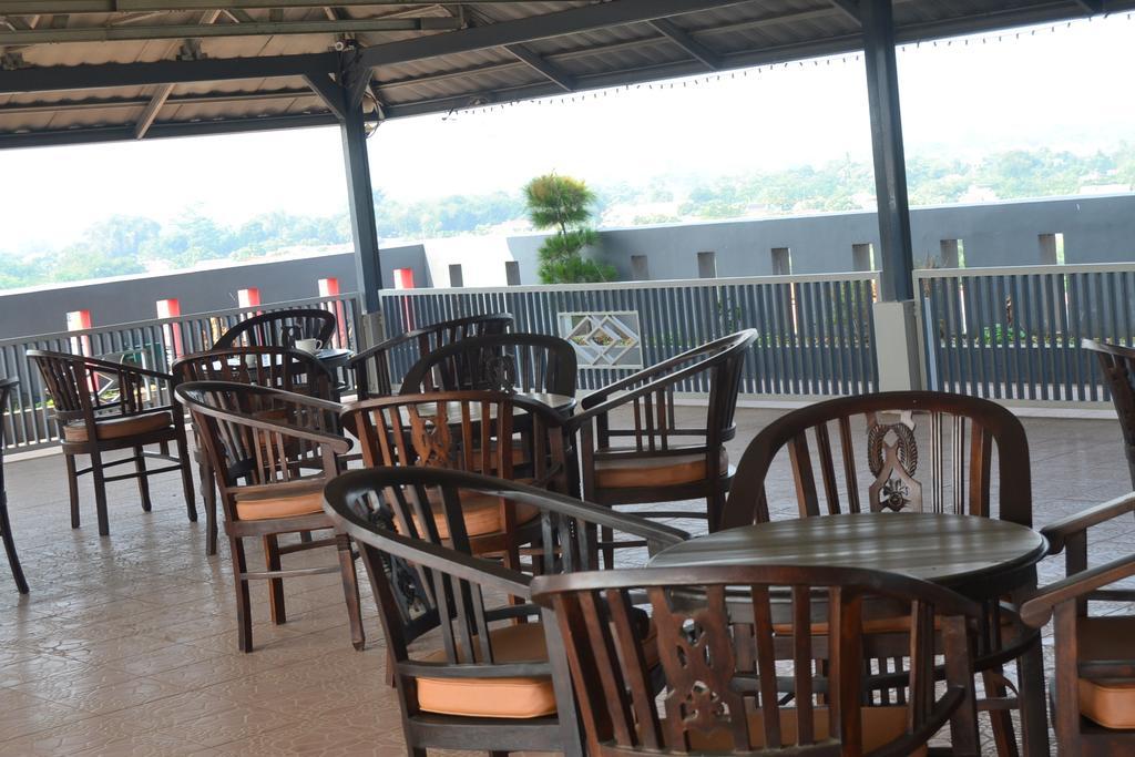Hotel Khalista Purwakarta Exterior photo